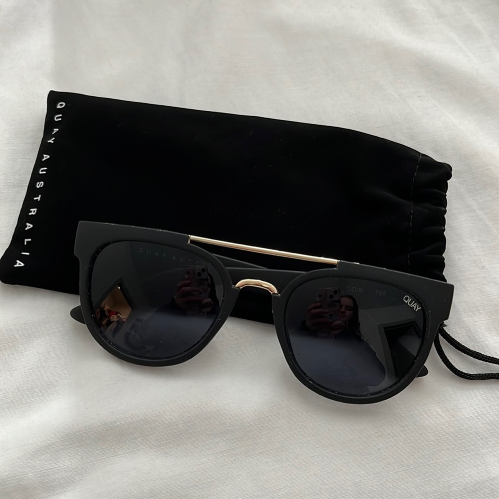 Black Quay sunglasses with gold bar on top and black case